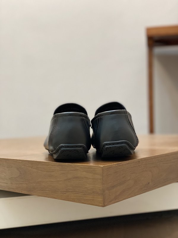 벨루티 로렌조 스웨이드 로퍼 001-262446