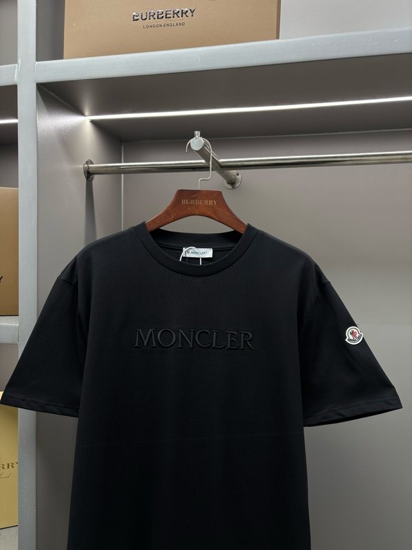 몽클레르 자수 패치 부착 반팔 티셔츠 001-262914