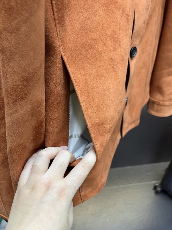 로로 피아나 플립 칼라 스웨이드 가죽 자켓 001-263577