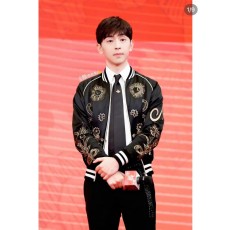 구찌 실크 넥타이 골드 벌 자수 001-264914