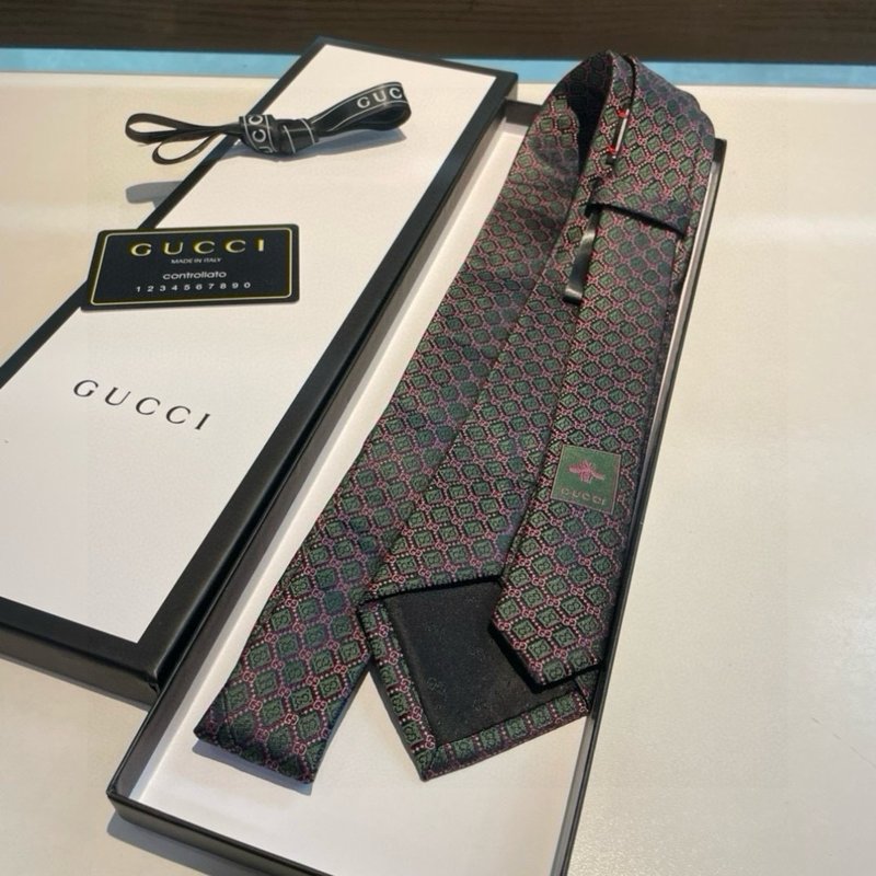 GUCCI 실크 넥타이 (기하학 다이아몬드 패턴) 001-264974