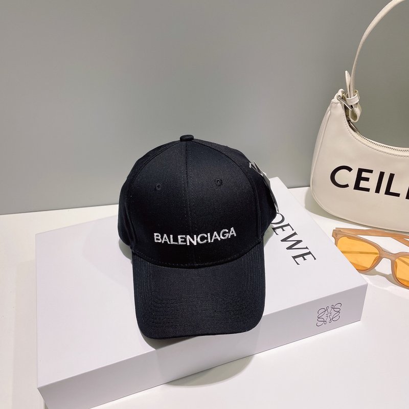 Balencia*a 신상 자수 레터 볼캡 001-265613