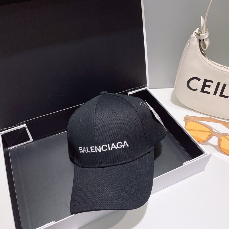 Balencia*a 신상 자수 레터 볼캡 001-265613