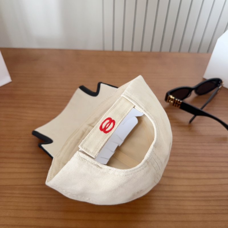 발렌시아가 자수 레터링 야구모자 001-265646