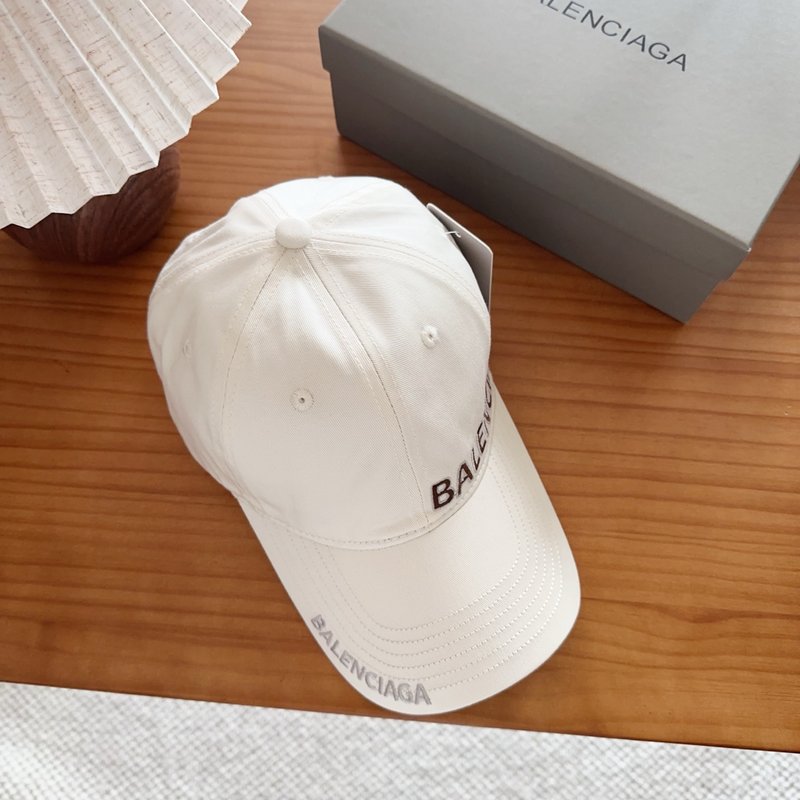 발렌시아가 레터 자수 볼캡 001-265665