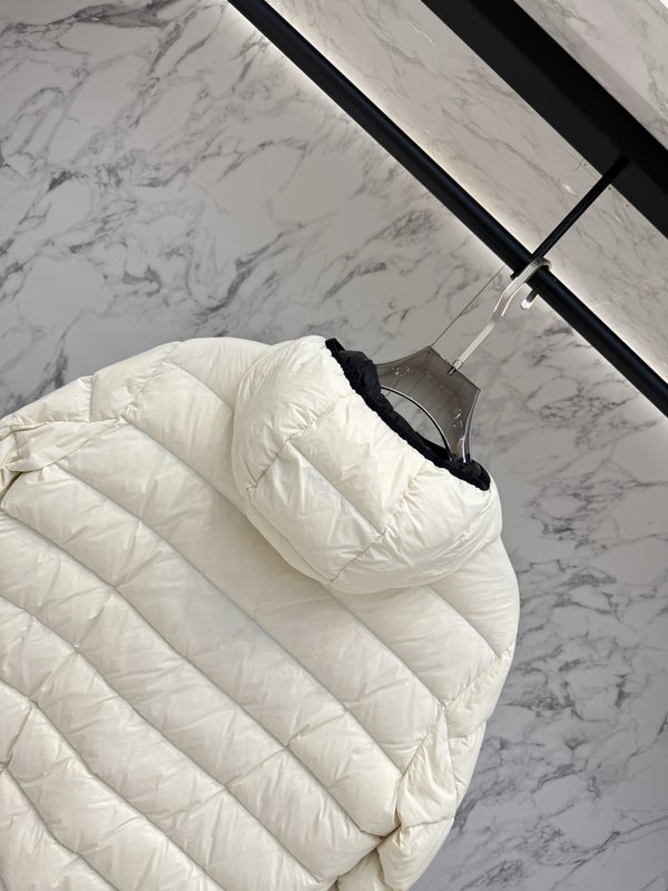 Moncler 다운 자켓 슬림 핏 001-265840