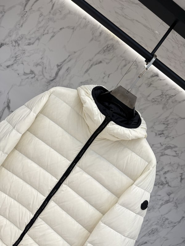 Moncler 다운 자켓 슬림 핏 001-265840