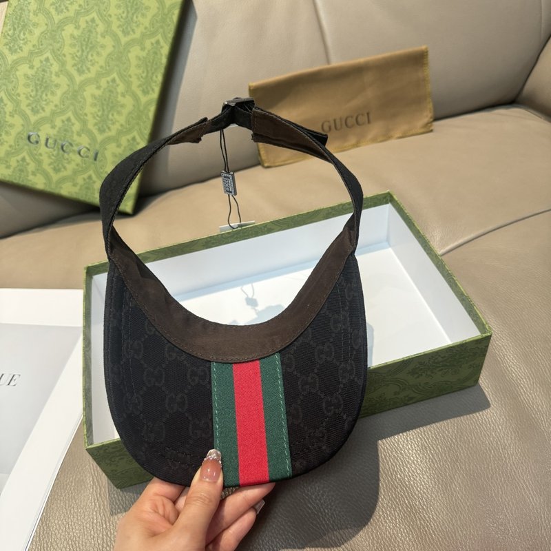 Gucci 와이드 테이프 선바이저 001-266176