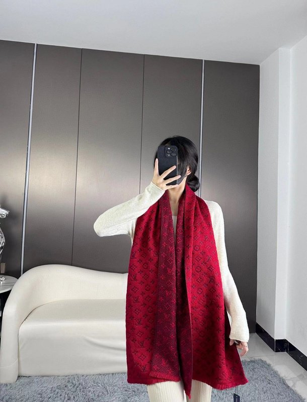 LV 남성 캐시미어 스카프 클래식 모노그램 001-266429