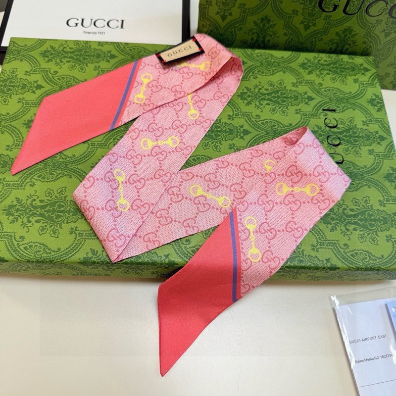 GUCCI 마편 장식 실크 스카프 001-266723