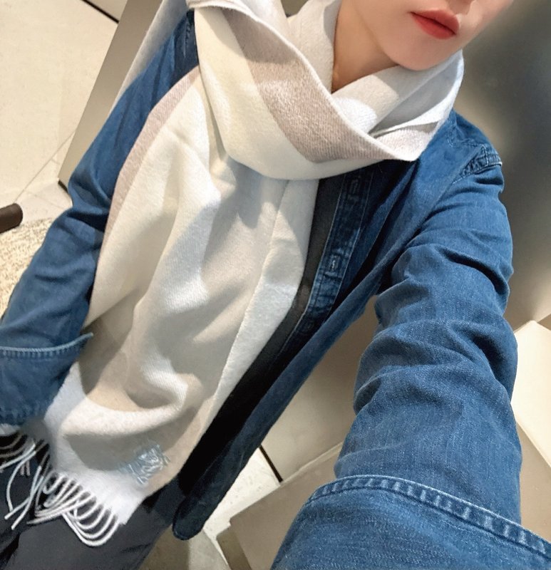 버버리 남녀 목도리 심플 로고 부드러운 워터 웨이브 001-267668