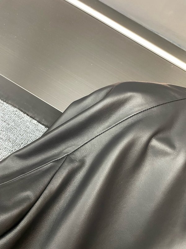 LV 턴다운 칼라 양피 파일럿 재킷 001-267962