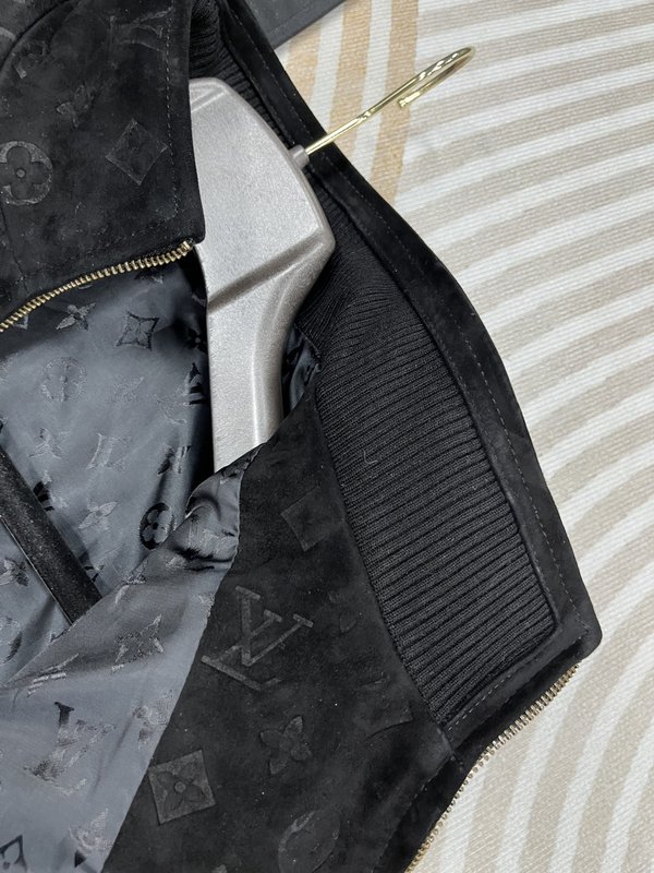LV 스웨이드 레이저 엠보싱 스탠드칼라 가죽자켓 001-267994