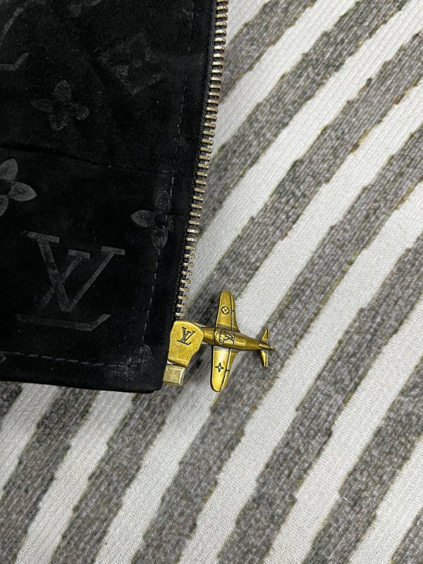 LV 스웨이드 레이저 엠보싱 스탠드칼라 가죽자켓 001-267994