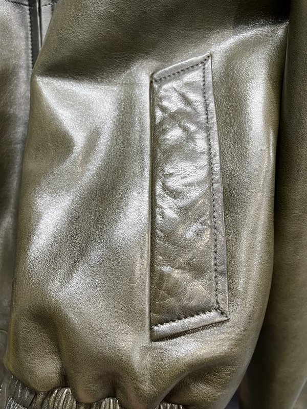Acne Studios 카키색 턴다운 칼라 양가죽 자켓 001-268097