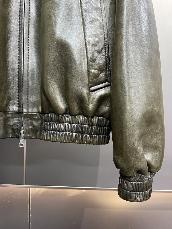 Acne Studios 카키색 턴다운 칼라 양가죽 자켓 001-268097