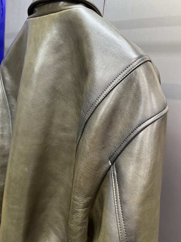 Acne Studios 카키색 턴다운 칼라 양가죽 자켓 001-268097