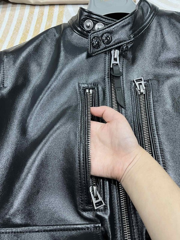 TOM FORD 블랙 레더 라이더 자켓 001-268231