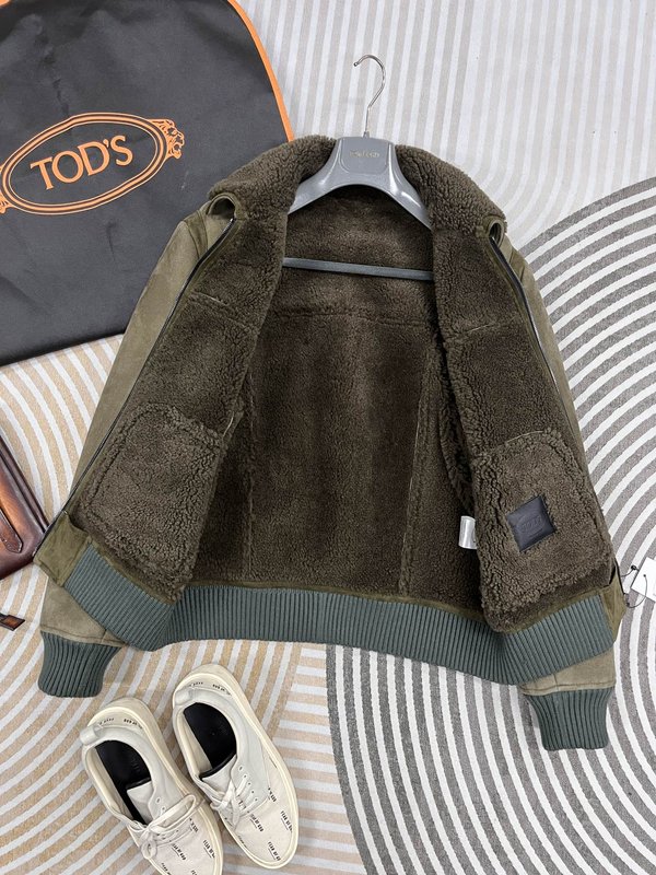 TODS 양모피 일체형 숏 피 자켓 001-268400