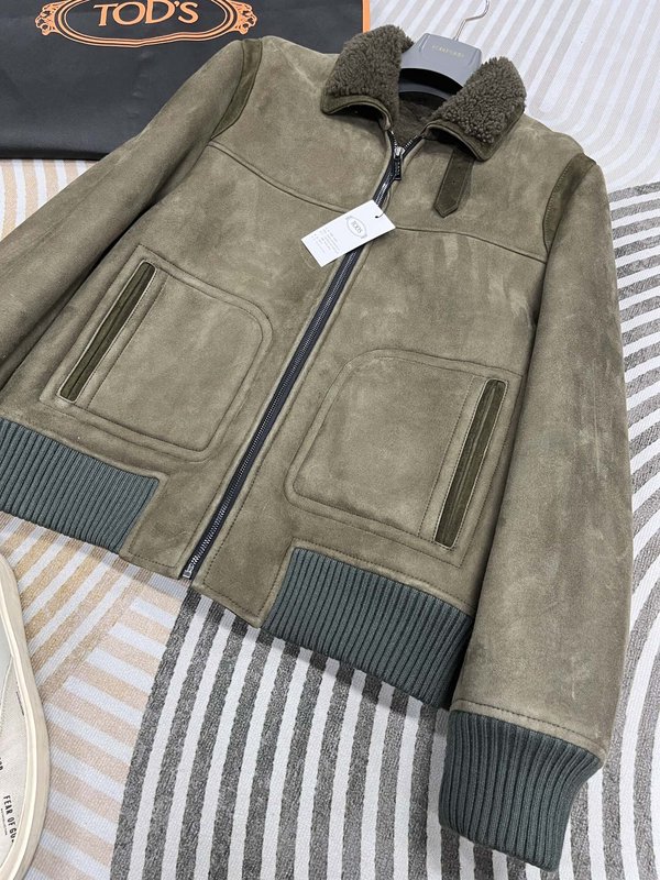TODS 양모피 일체형 숏 피 자켓 001-268400