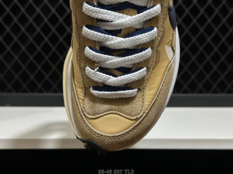 나이키 사카이 와플 빈티지 운동화 001-270669
