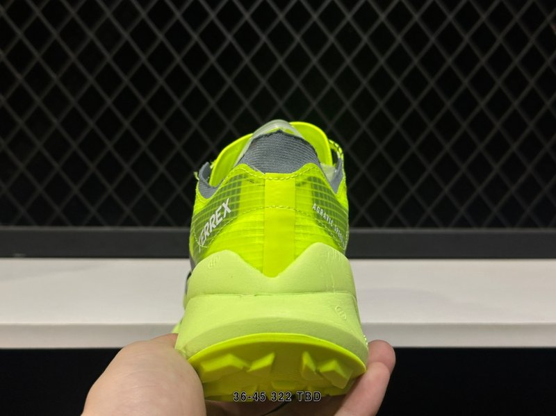 Adizero Evo SL 마라톤 러닝화 (말년 한정) 001-270932