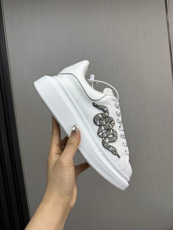Alexander McQueen 한정판 뱀띠 스니커즈 001-271106