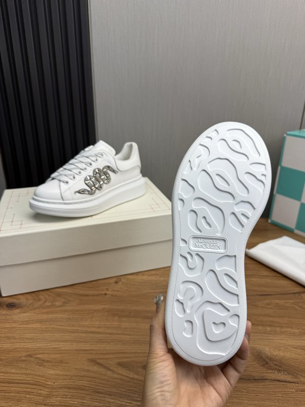 Alexander McQueen 한정판 뱀띠 스니커즈 001-271106