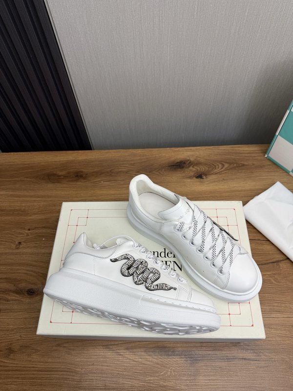 Alexander McQueen 한정판 뱀띠 스니커즈 001-271106