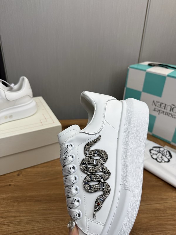 Alexander McQueen 한정판 뱀띠 스니커즈 001-271106