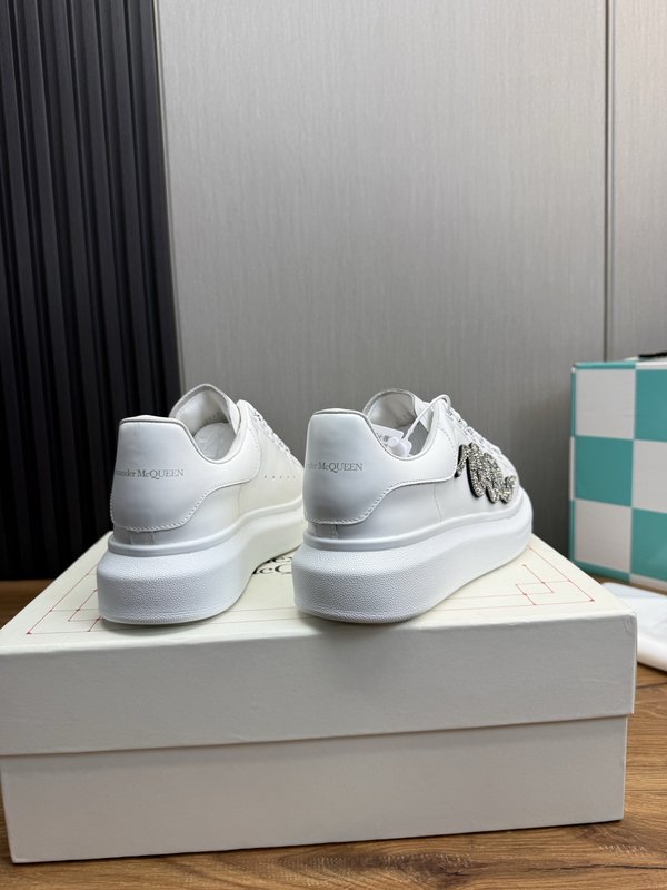 Alexander McQueen 한정판 뱀띠 스니커즈 001-271106