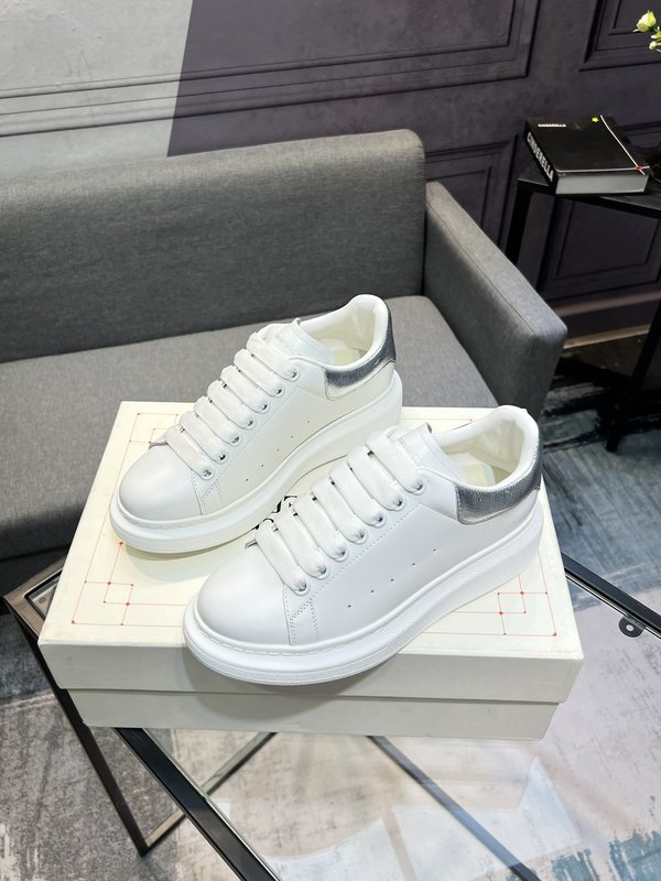 Alexander McQueen 스포츠화 화이트 001-271139