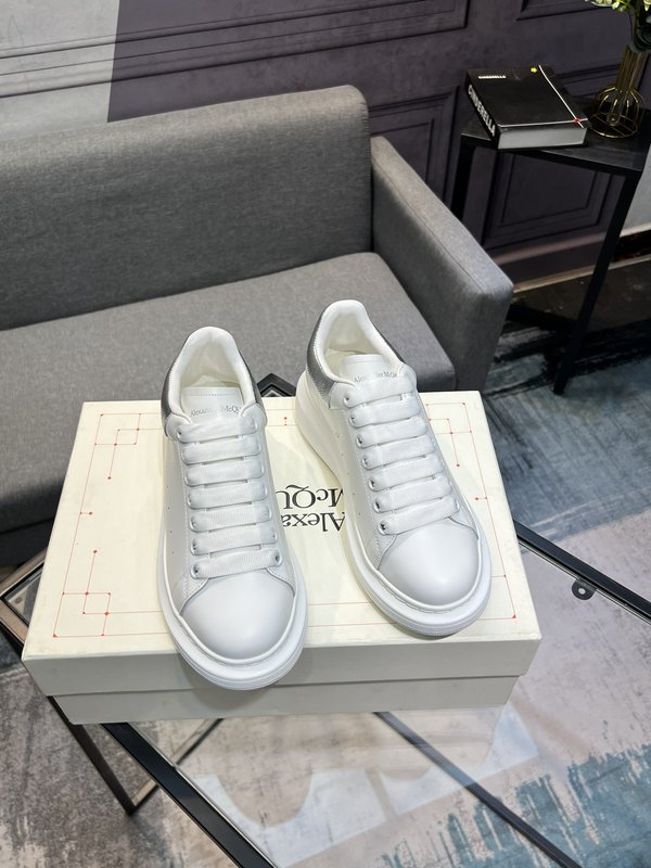 Alexander McQueen 스포츠화 화이트 001-271139