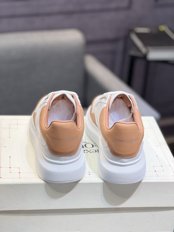 Alexander McQueen 와이드 스니커즈 001-271143