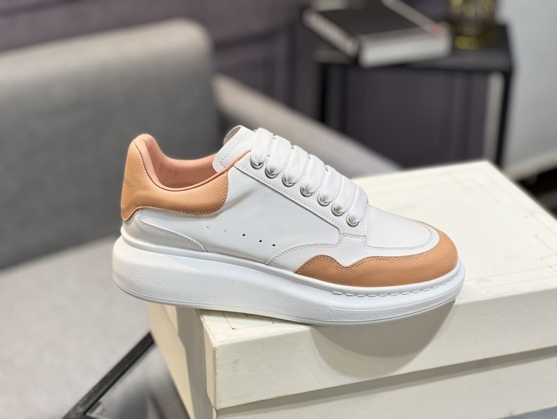 Alexander McQueen 와이드 스니커즈 001-271143