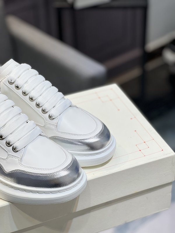 Alexander McQueen 오버사이즈 운동화 001-271144