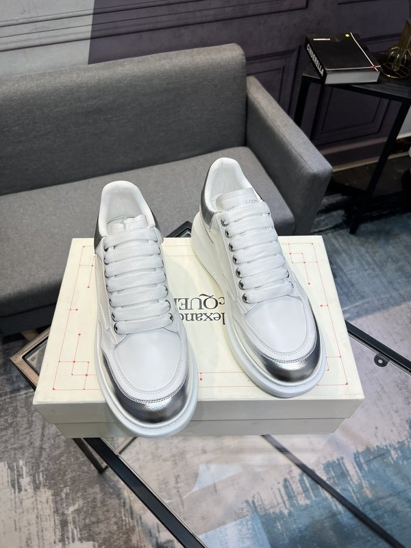 Alexander McQueen 오버사이즈 운동화 001-271144