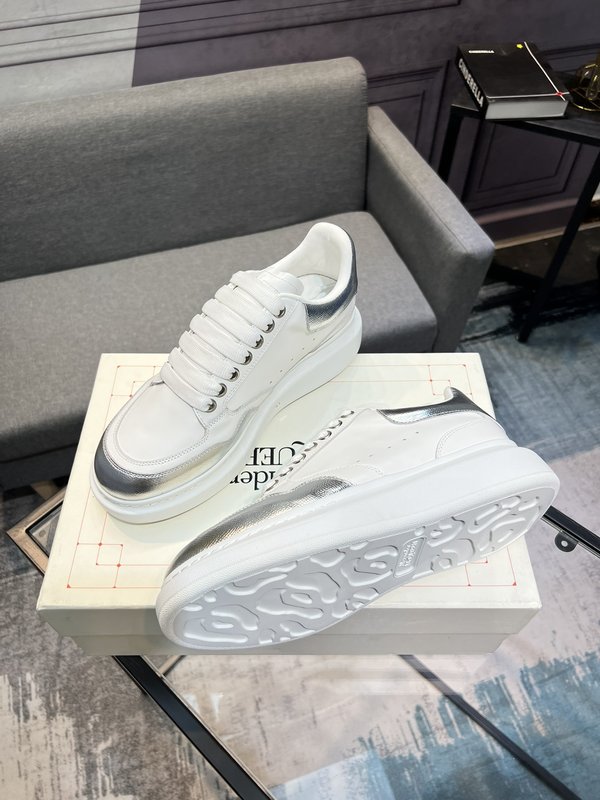 Alexander McQueen 오버사이즈 운동화 001-271144