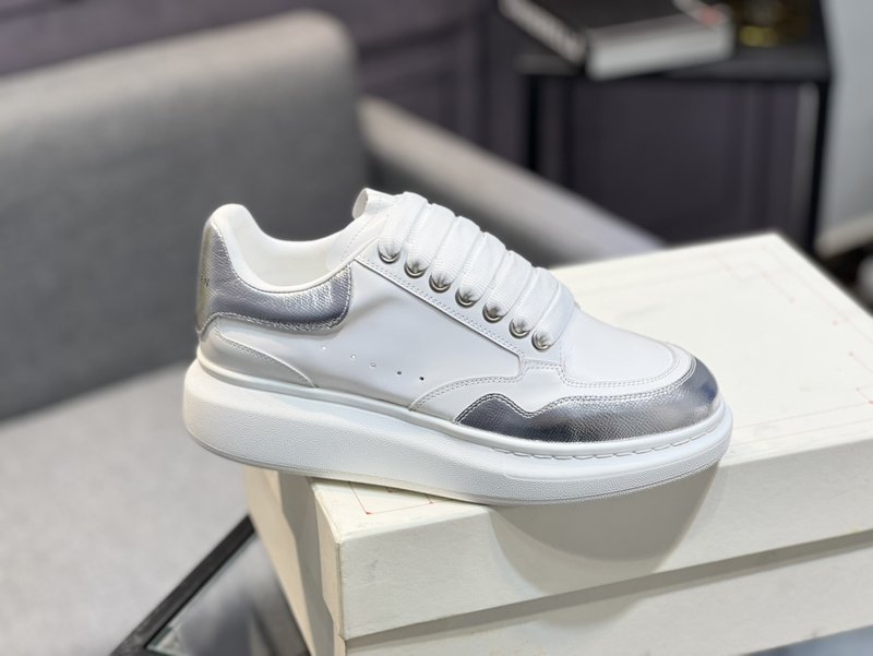 Alexander McQueen 오버사이즈 운동화 001-271144