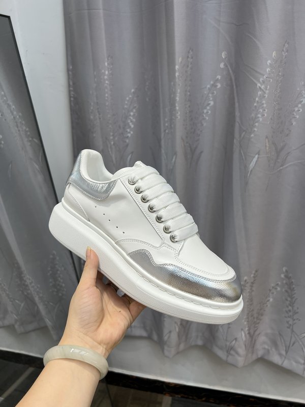 Alexander McQueen 오버사이즈 운동화 001-271144