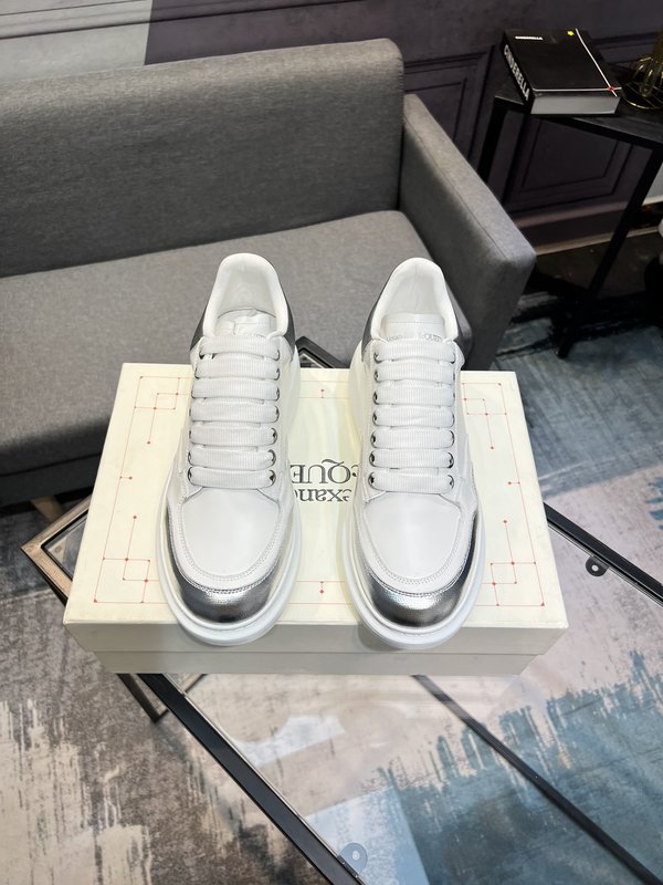 Alexander McQueen 오버사이즈 운동화 001-271144
