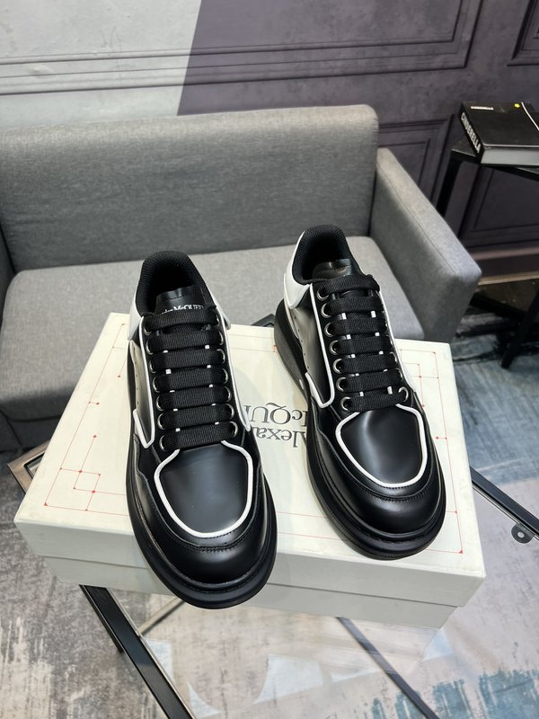 Alexander McQueen 와이드 스니커즈 001-271151