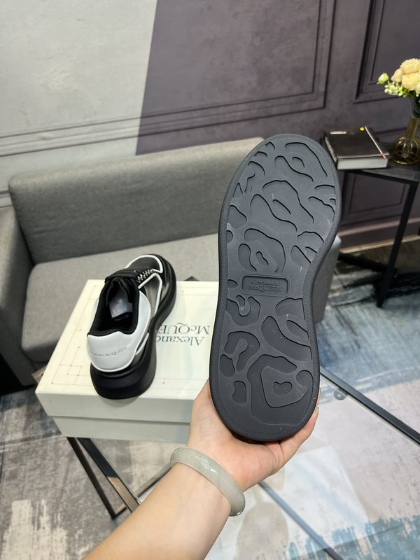 Alexander McQueen 와이드 스니커즈 001-271151