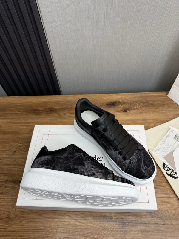 Alexander McQueen 남녀공용 운동화 001-271272