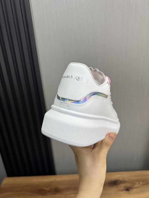맥퀸 프리미엄 커플 스니커즈 001-271363