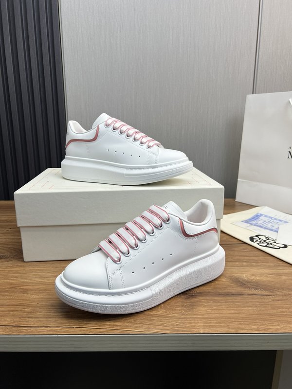 Alexander McQueen 화이트 스니커즈 커플용 001-271366