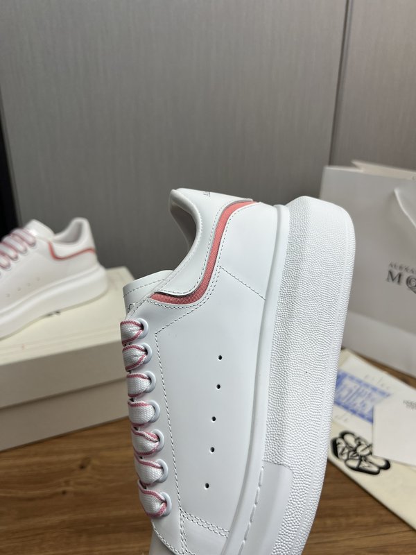 Alexander McQueen 화이트 스니커즈 커플용 001-271366