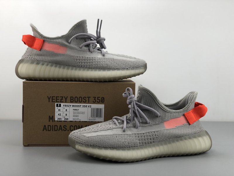 Yeezy Boost 테일라이트 운동화 001-271469