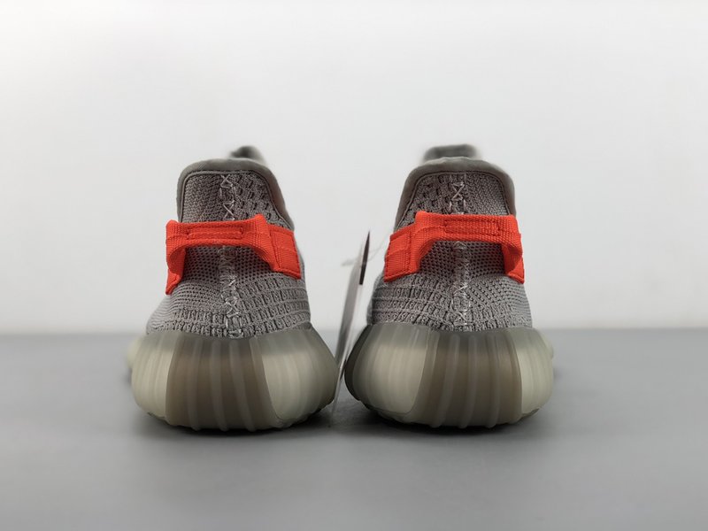Yeezy Boost 테일라이트 운동화 001-271469