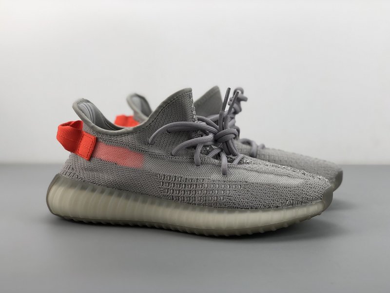 Yeezy Boost 테일라이트 운동화 001-271469